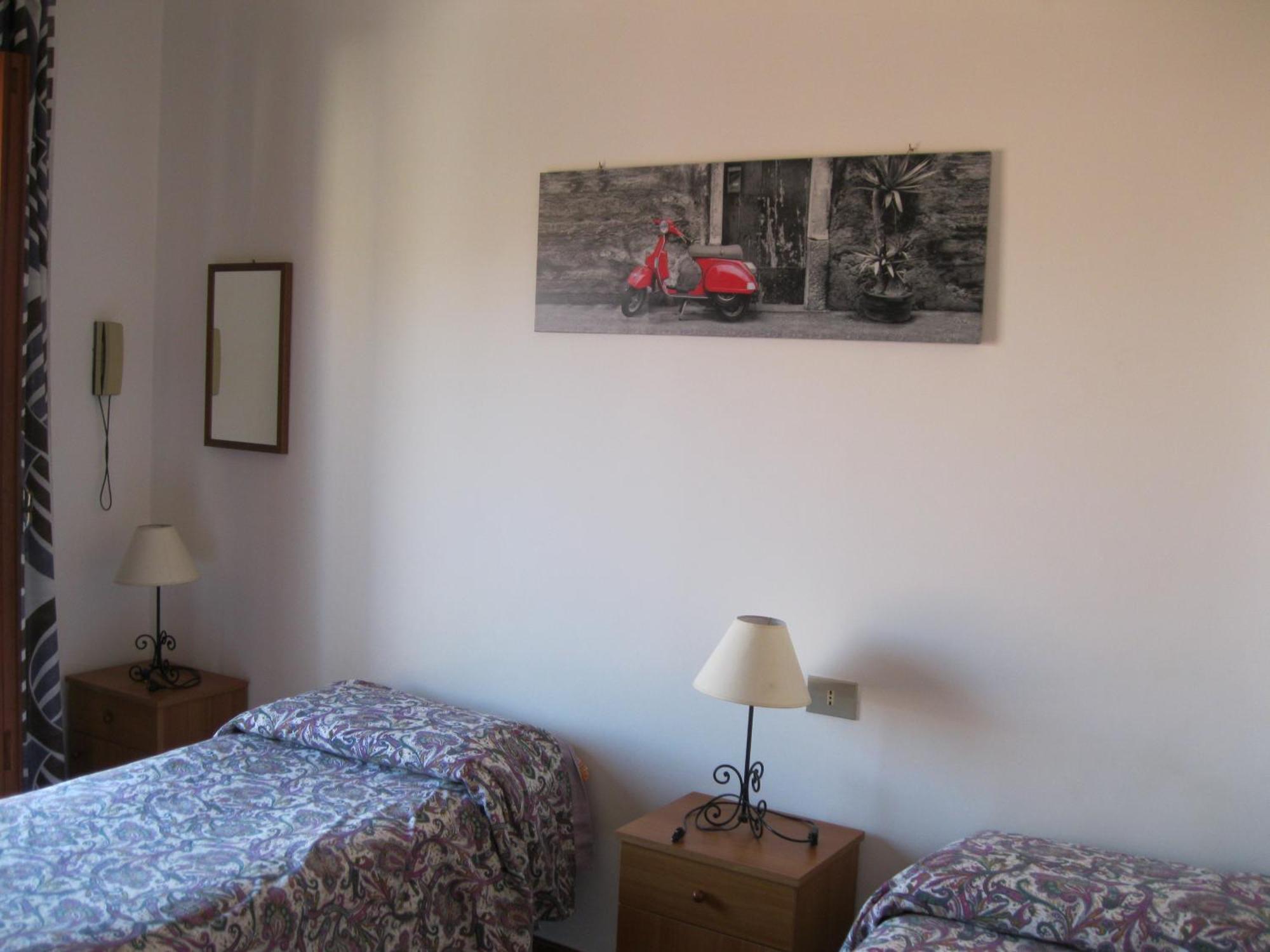 Hotel California Мілаццо Номер фото