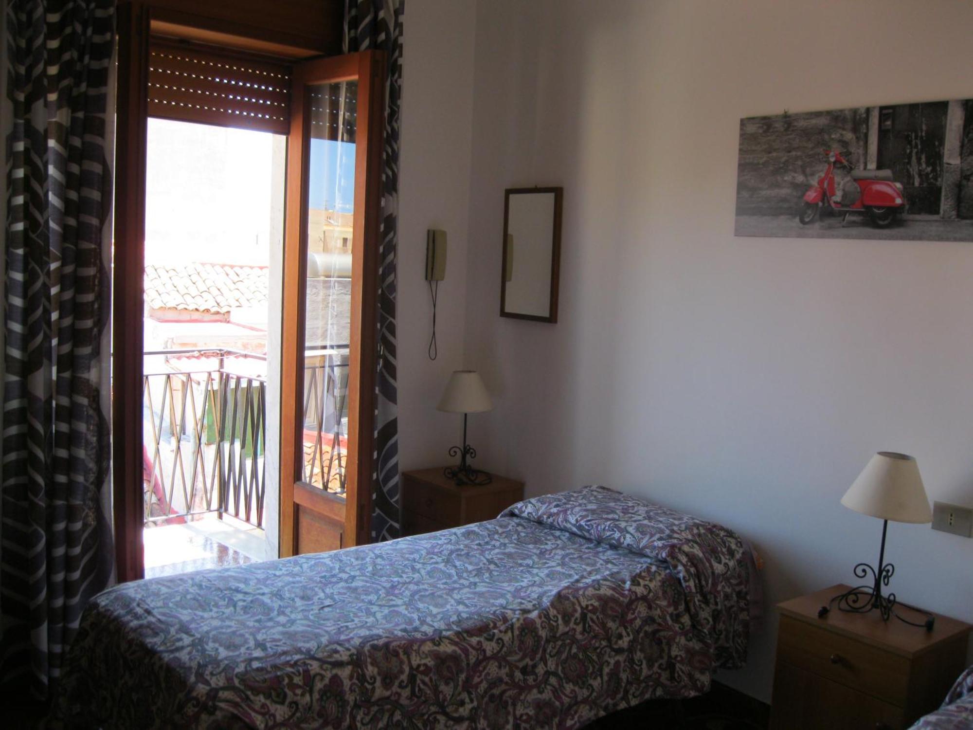 Hotel California Мілаццо Номер фото